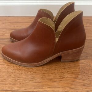 Nisolo Everyday Ankle Bootie in Brandy